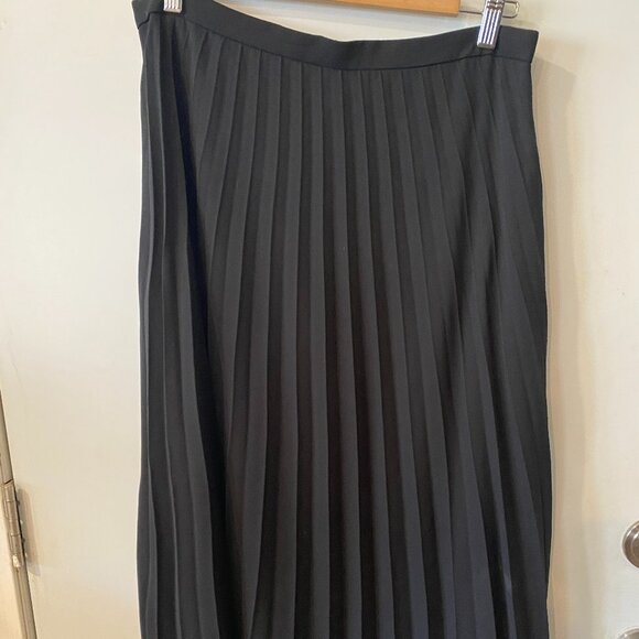 J. Crew Black Pleated Midi Skirt Sz. 10 - Picture 2 of 5